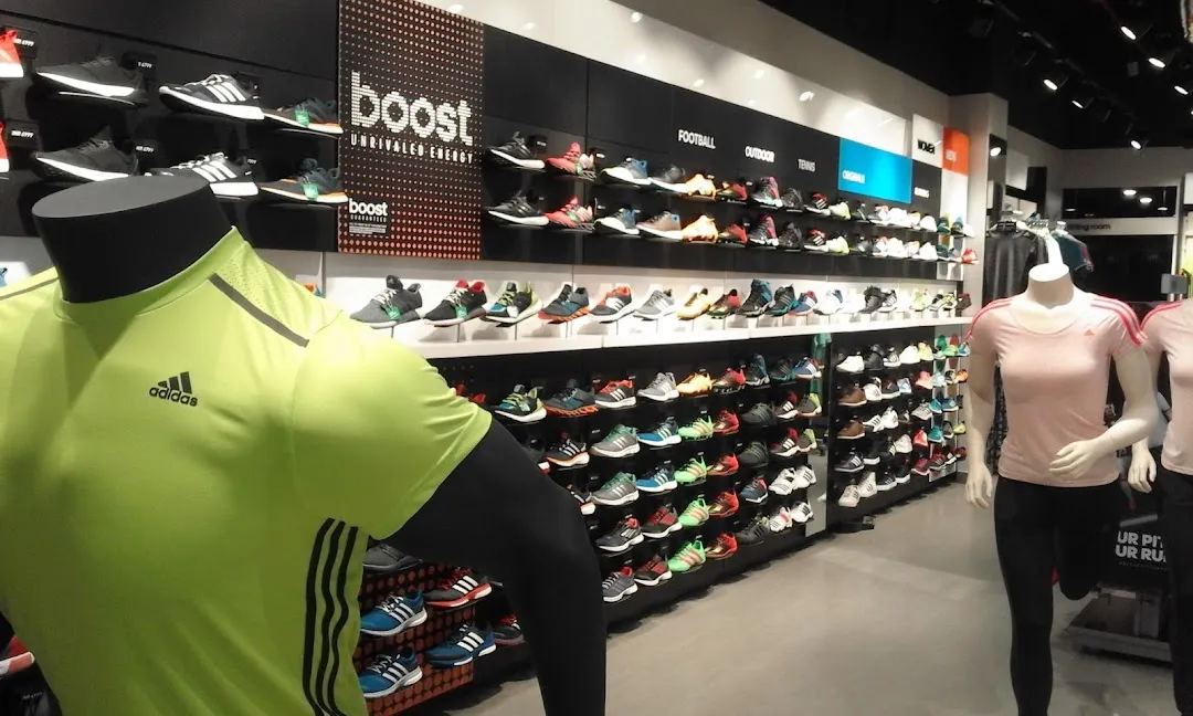 Adidas showroom deals in esplanade