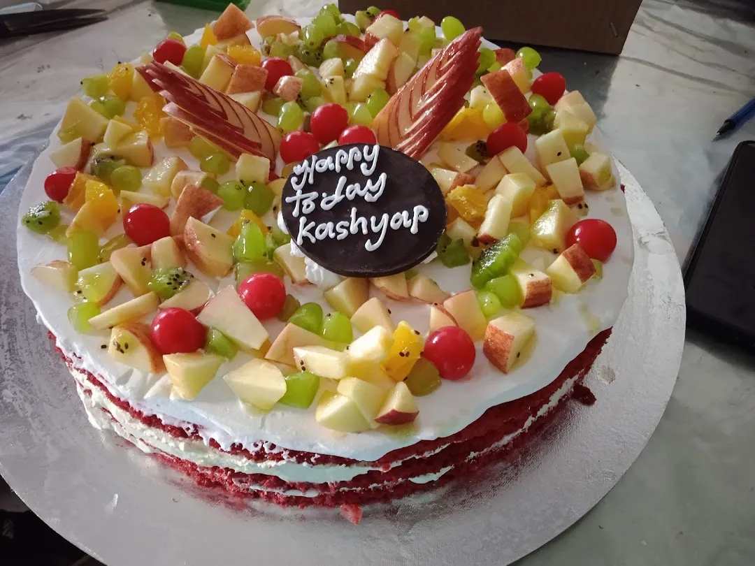 Buy Serene Kanha Rakhi With Bakingo Cookies N Dry Cake at Rs.1100 |  FlowerAura