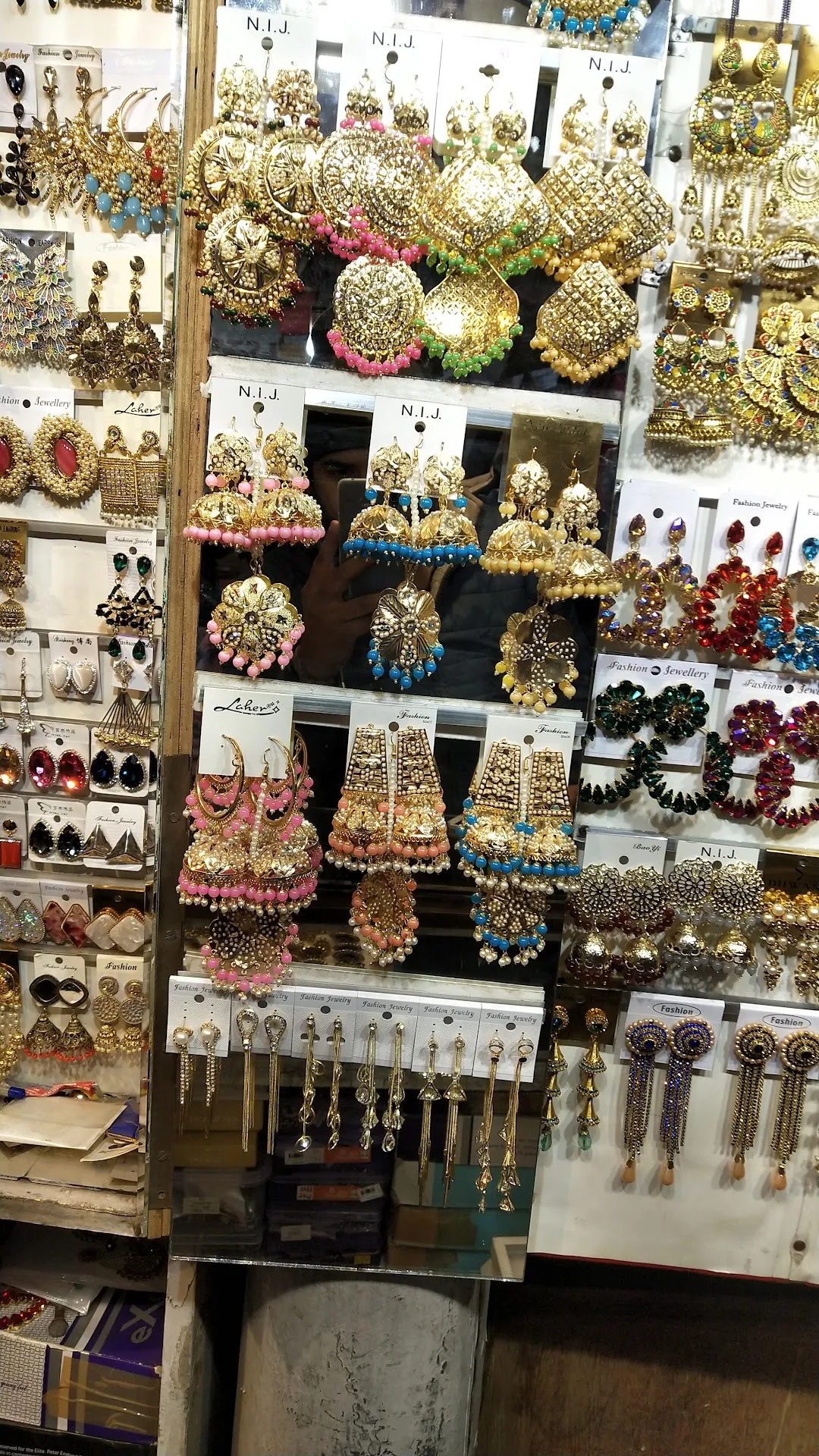 Get Earrings At This Lajpat Nagar Shop For Under Rs 30 | WhatsHot Delhi Ncr