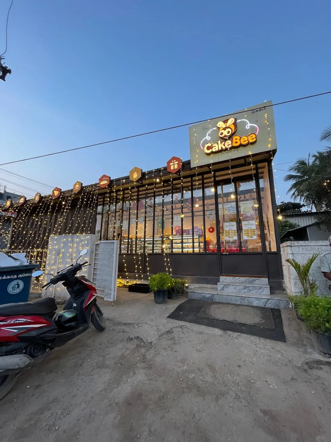 I Love Trichy - Cafe CakeBee has completely revamped its menu. A lot of new  exciting dishes have been added to the menu. New desserts, pizzas, pasta,  healthy power bowls and a