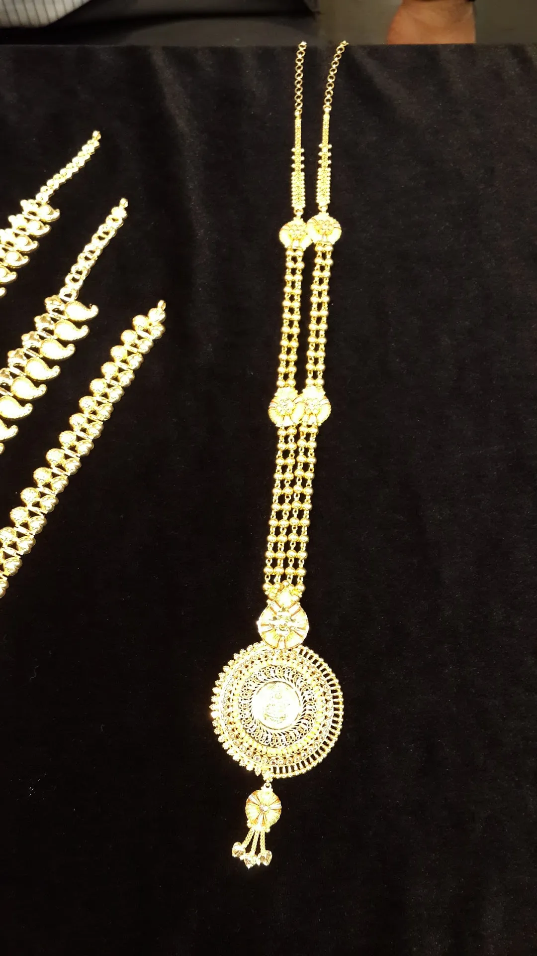 Chungath jewellery sales chain collections