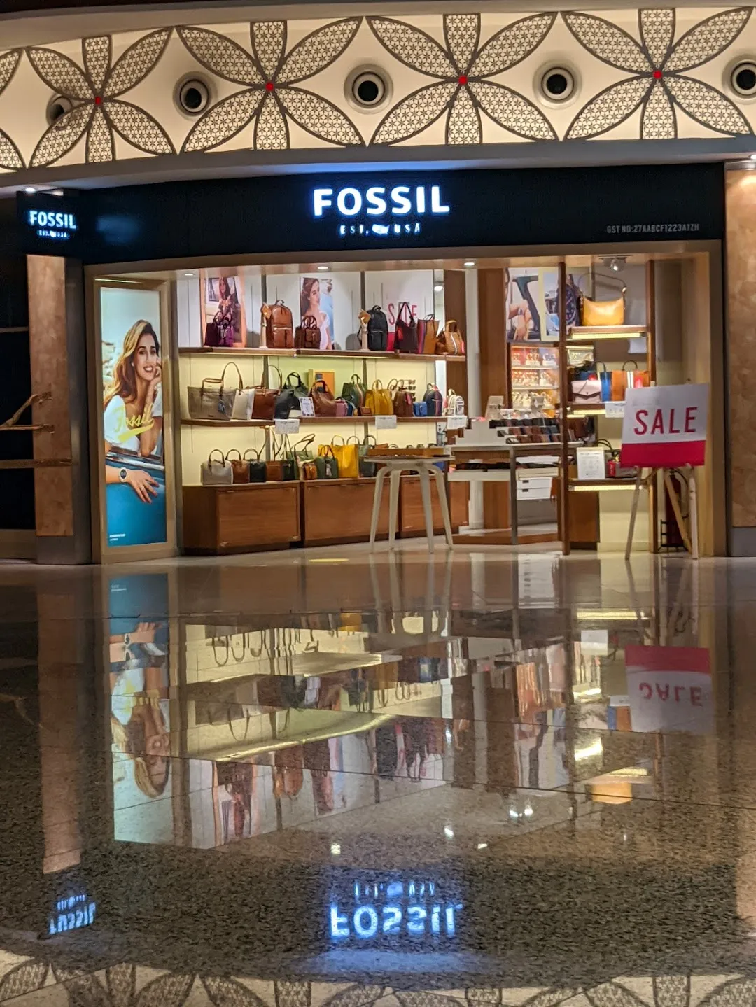 FOSSIL EXCLUSIVE STORE MALL OF INDIA T2 MUMBAI AIRPORT Watch