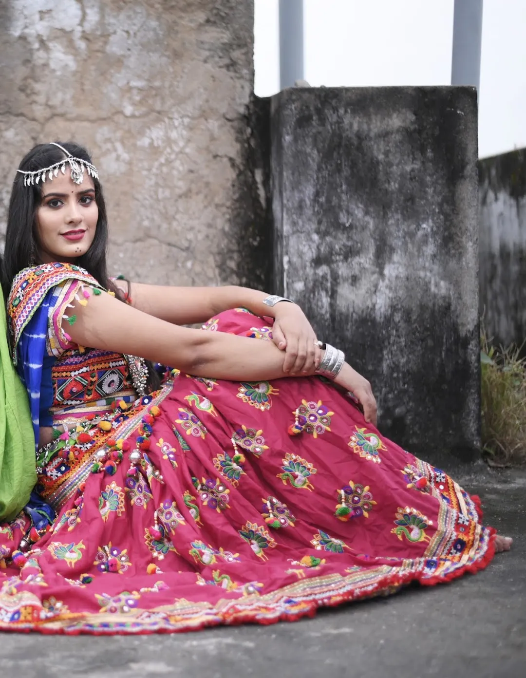 Navaratri Photoshoot Ideas For Girl | Garba Poses With Dandiya | Navaratri  Poses | Navaratri - YouTube
