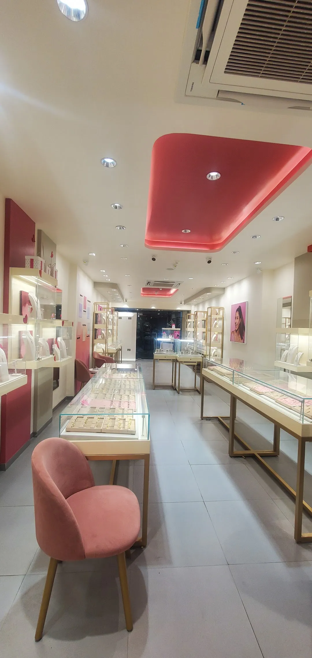 Tanishq showroom in on sale maninagar