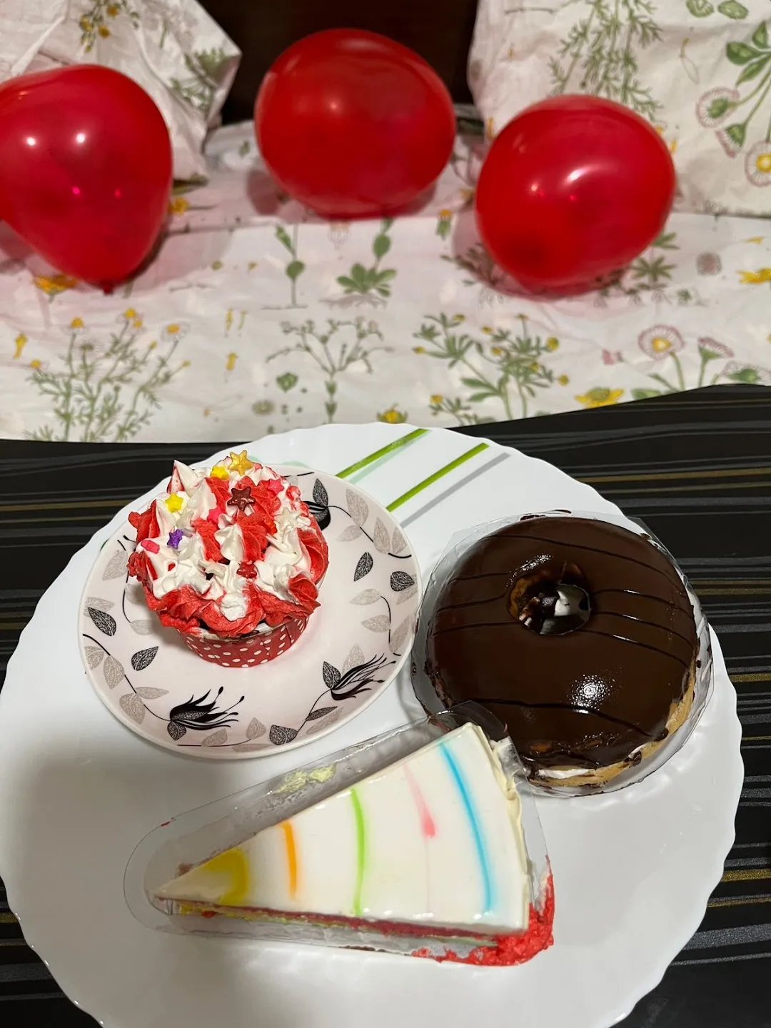 Monginis Dessert Sponge Round Cake Chocolate, 200g - Pack of 2 : Amazon.in:  Grocery & Gourmet Foods