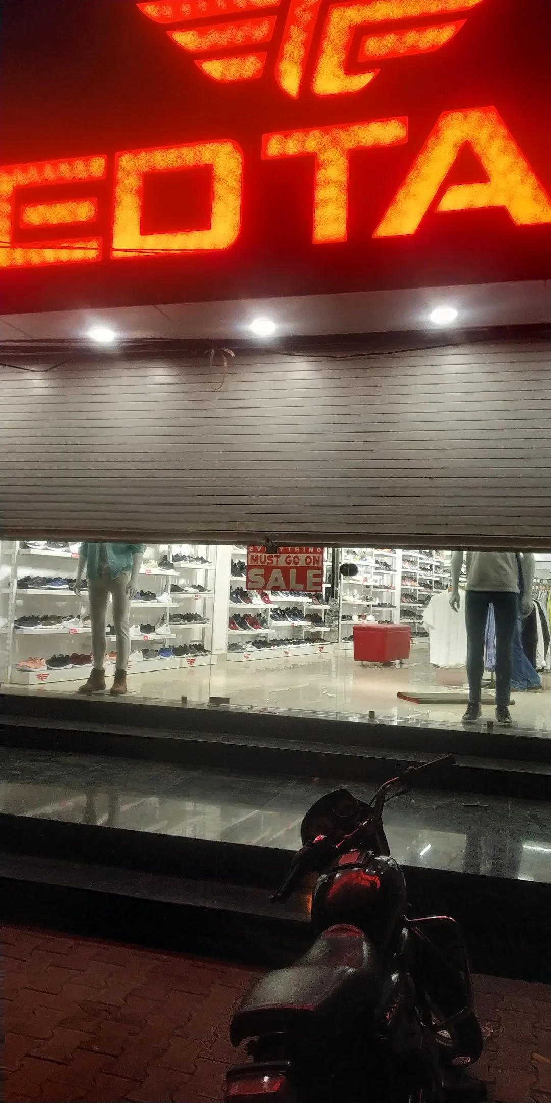 Red tape showroom hot sale in lajpat nagar