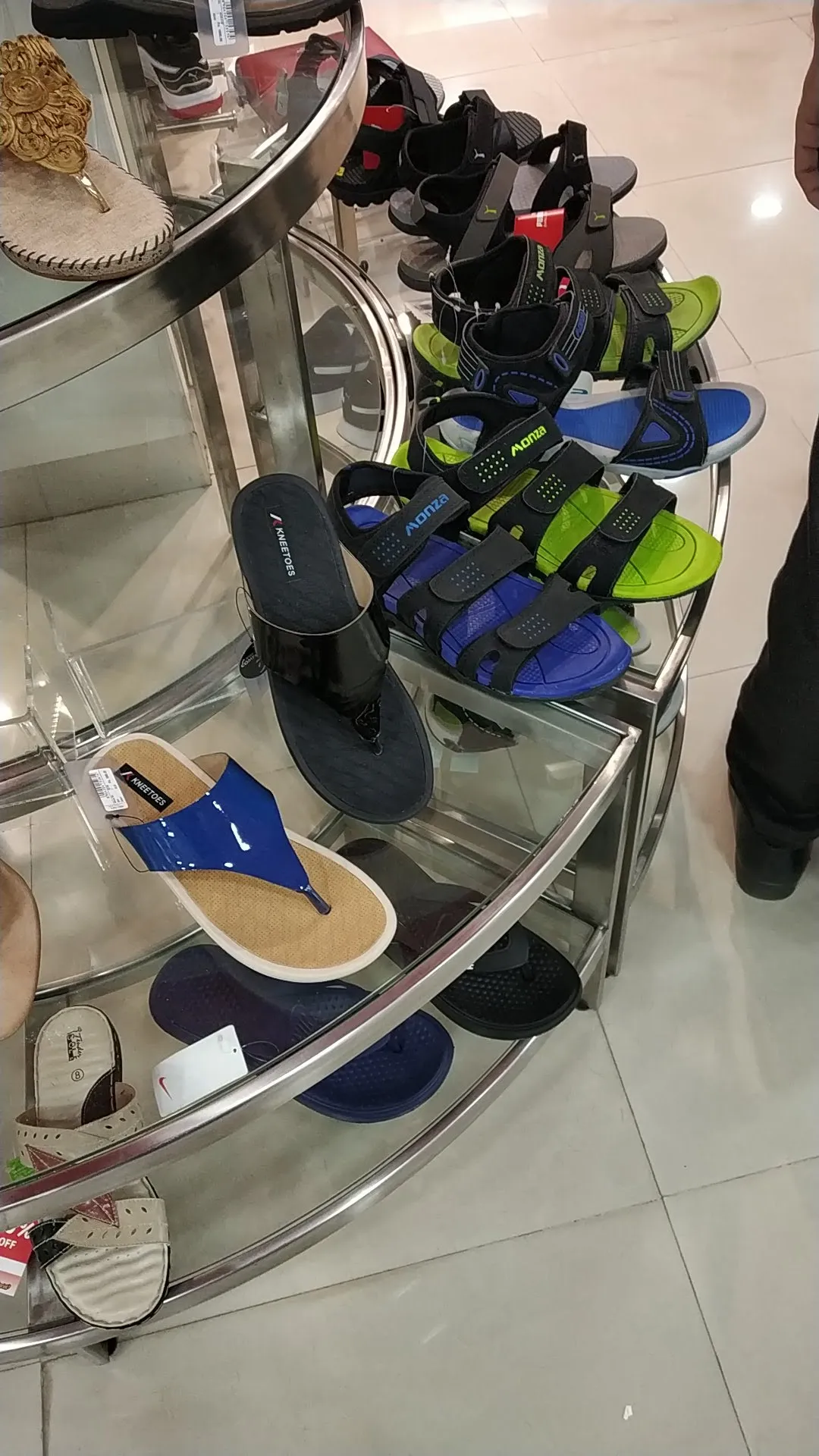 Reliance trends footwear sales store near me