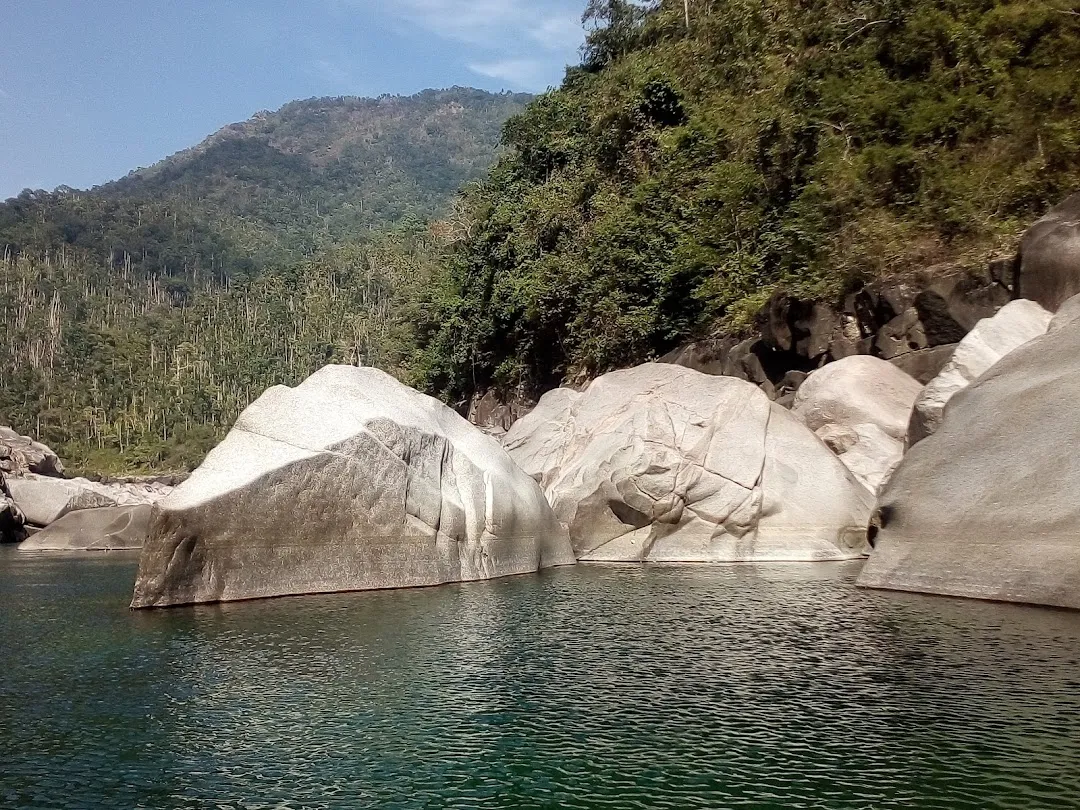 Stunning Beauty of Umngot River in Dawki & Shnongpdeng – The Bum Who Travels