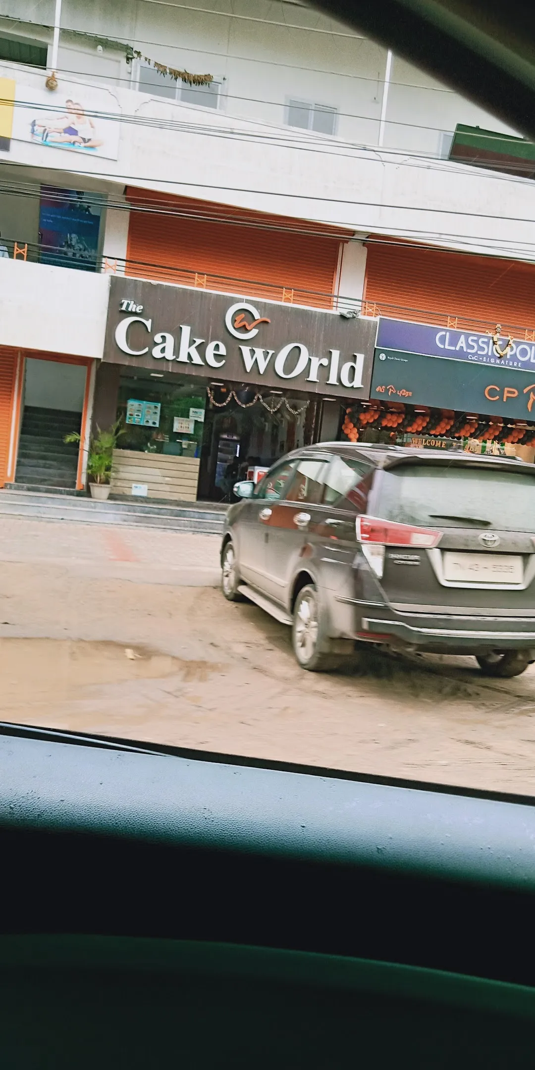 The Cake World, Pallavaram-Thuraipakkam Rd, Sri Sai Nagar, Thoraipakkam,  Chennai, Tamil Nadu 600096, India, Wedding_Cake_Shop,