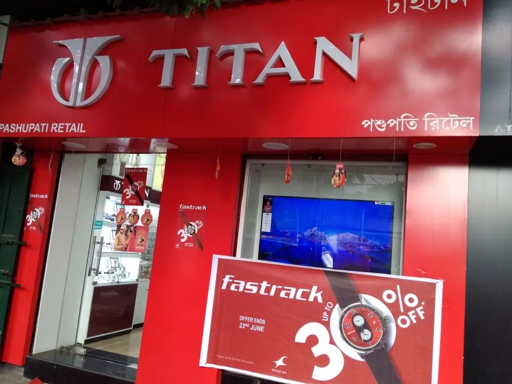 Titan showroom deals in esplanade