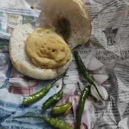 Aadhar Vadapav Corner