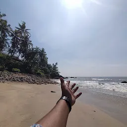 Aadikadalayi beach