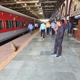 Agra fort railway station platform no 3