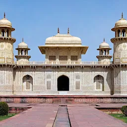 Agra Tour Guide Rihan Khan