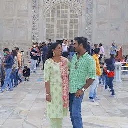 Agra tour guide services