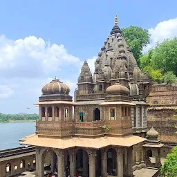 Ahilyadevi Holkar Temple, Next To Rajwada Palace