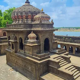 Ahilyadevi Holkar Temple, Next To Rajwada Palace