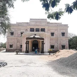 Ahilyadevi Holkar Temple, Next To Rajwada Palace