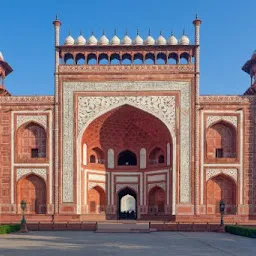 Akbar Tomb Vijay Market