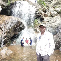 Akka Chellelu Water falls