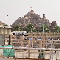 Akshardham Metro Parking