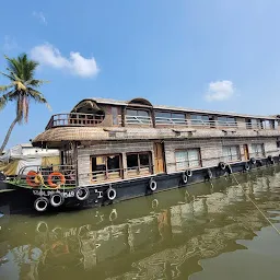 Alleppey Houseboats | Alleppey Boat House - Waves and Dales Alleppey Houseboat