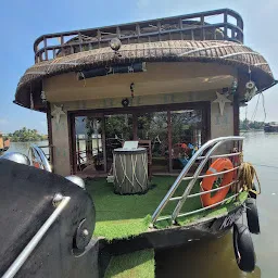 Alleppey Houseboats | Alleppey Boat House - Waves and Dales Alleppey Houseboat
