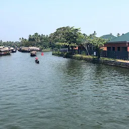 Alleppey Houseboats I Best Houseboat Services I Alleppey Houseboats