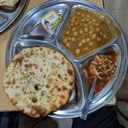 Amritsari Kulcha And Channa