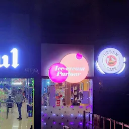 Amul scooping parlour (Odisha’s Biggest Amul Cafe)