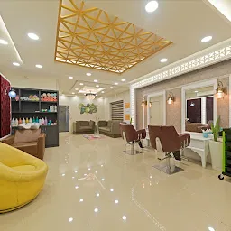 Ashtamudi Beauty Salon & Bridal Makeup in Nandavanam, trivandrum