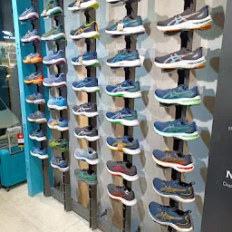 ASICS EXCLUSIVE STORE SIKAR