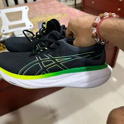 Asics hotsell store khar