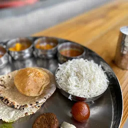 Atrangi Amdavadi Thali