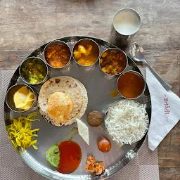 Atrangi Amdavadi Thali