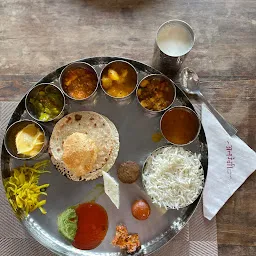 Atrangi Amdavadi Thali