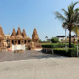 Baps Swaminarayan temple garden