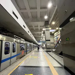 Barakhamba Metro Station