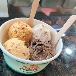 Basant Ice Cream Cafe