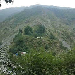 Bhagsu Nag waterfalls car parking