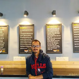 Bharkadevi ice cream parlour & kadhai khichadi pohe