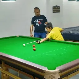 BIG BROTHER SNOOKER AND POOL CLUB BY BAAZIGAR'S, NO 1 SNOOKER AND POOL TABLE WITH ITALIAN SLATE, 6811 CLOTH, METAL PLATE.