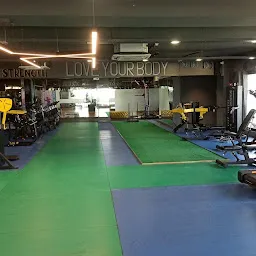 Blackk Traxx - The Fittnasium | Best Gym in satellite, Ahmedabad