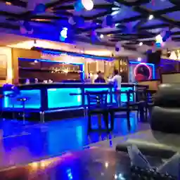 Blue Lounge (Family restaurant & pub)