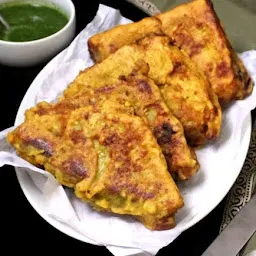 Bombay wada pav and bread pakoda