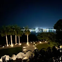 Bougainvillea Terrace by the lake