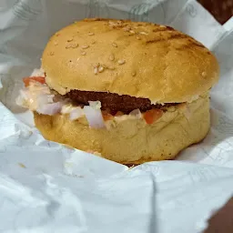 Burger's N More