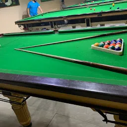 Cafe 8 ball pool and snooker