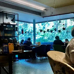 Café Delhi Heights