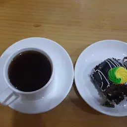 CAKE AND COFFEE BAR